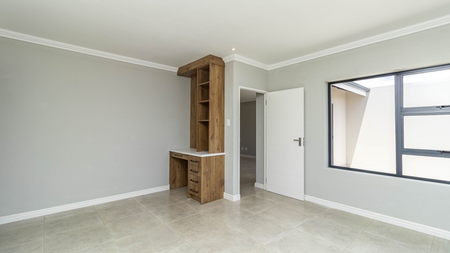 3 Bedroom Property for Sale in Fraaiuitsig Western Cape